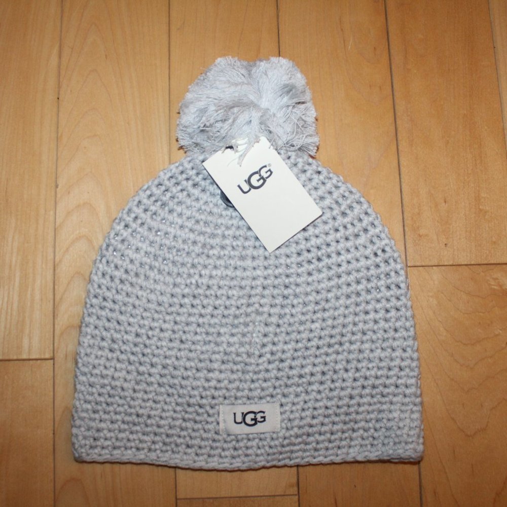 NWT UGG‎ WOMEN'S MEN'S UNISEX KNIT POM BEANIE HAT GRAY